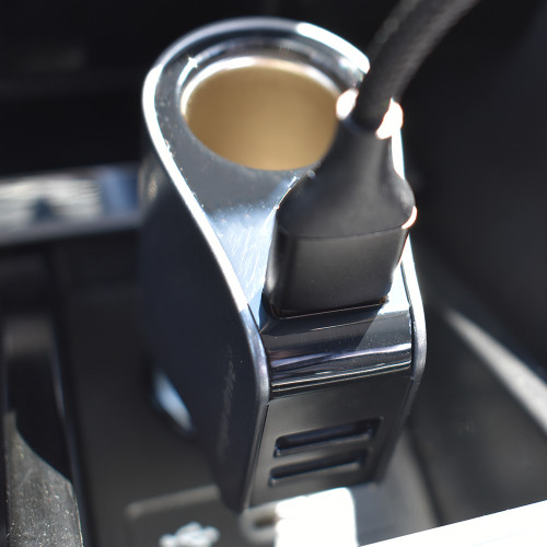 INCARCATOR AUTO 3XUSB 3.1A CU AFISAJ TENSIUNE/PUTERE LED SI FISA BRICHETA AUTO